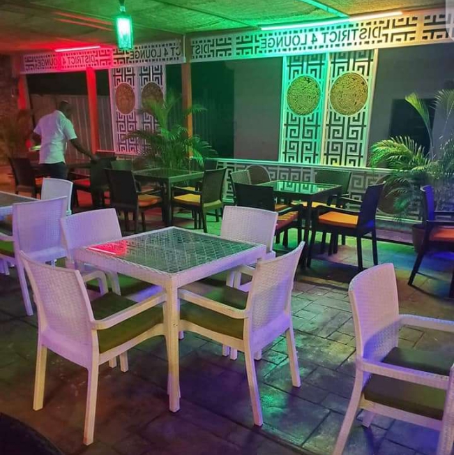 District 4 Lounge photo 4